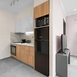 Bourn, Nilie Hospitality Mgmt Apartman