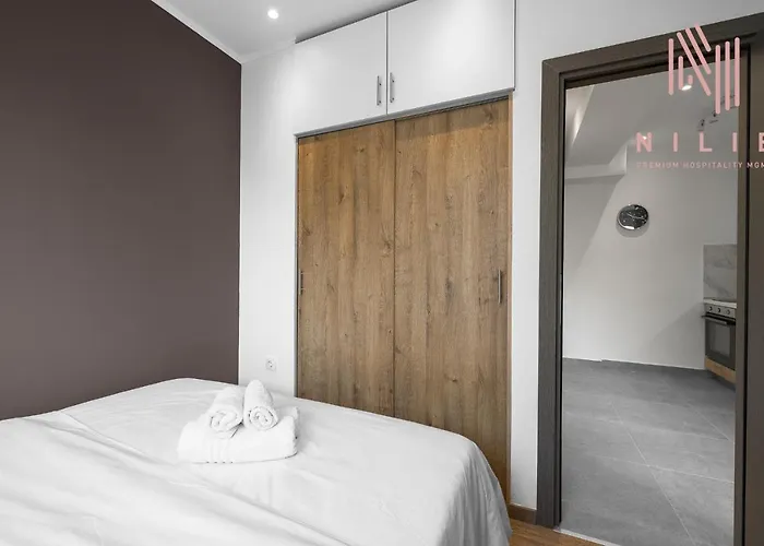 Bourn, Nilie Hospitality Mgmt *